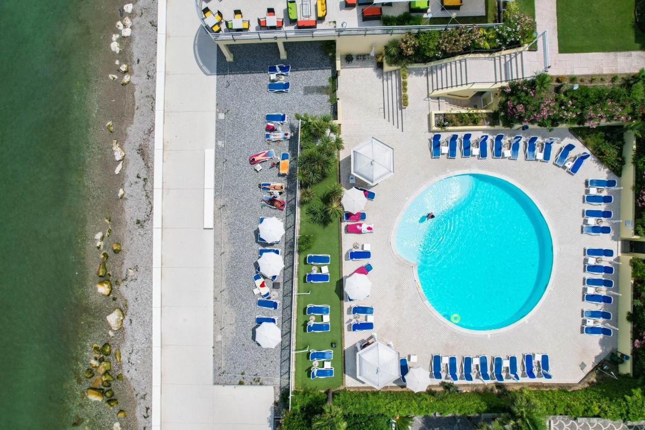 Отель Lido International Дезенцано-дель-Гарда Экстерьер фото