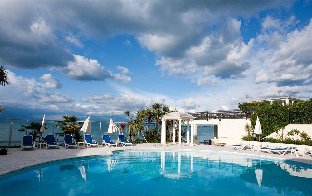 Отель Lido International Дезенцано-дель-Гарда Экстерьер фото