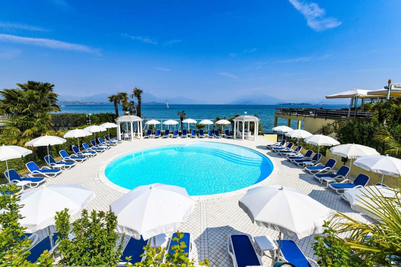 Отель Lido International Дезенцано-дель-Гарда Экстерьер фото