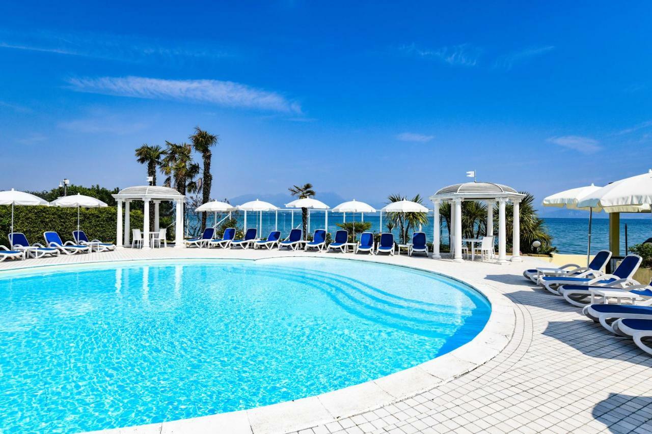 Отель Lido International Дезенцано-дель-Гарда Экстерьер фото